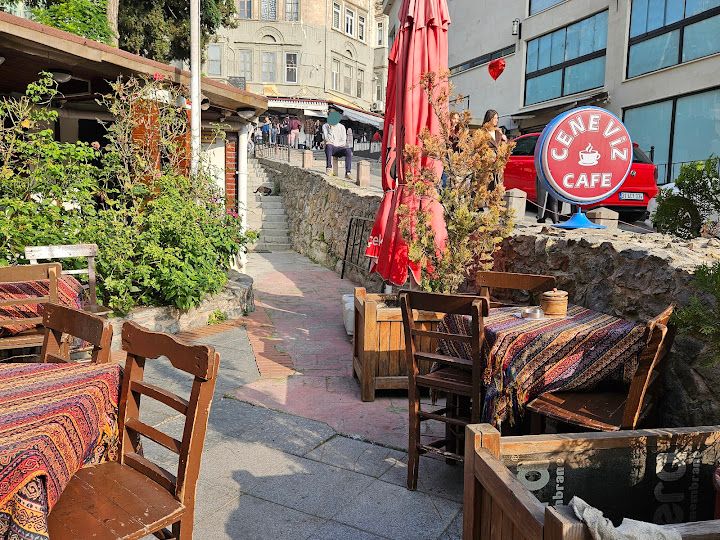 Ceneviz Cafe