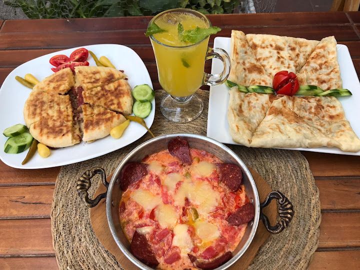 Cihangir Bazlama Tost Cafe