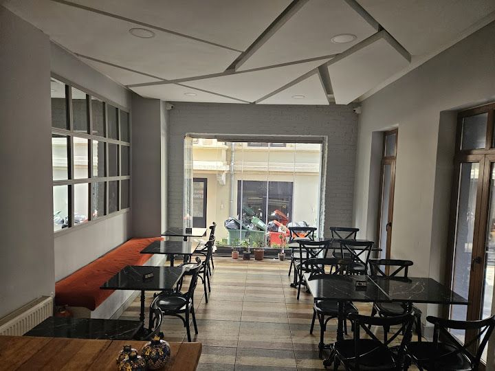 Hayata Sarıl Lokantası