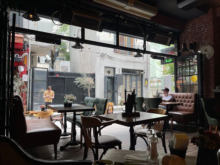 Karaköy The Wolf İrish Pub