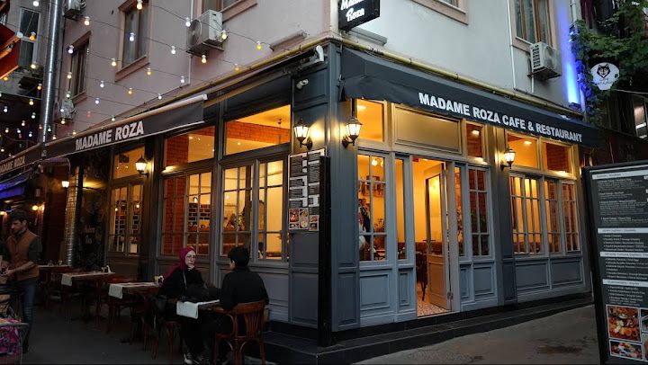 Madame Roza Cafe & Restaurant