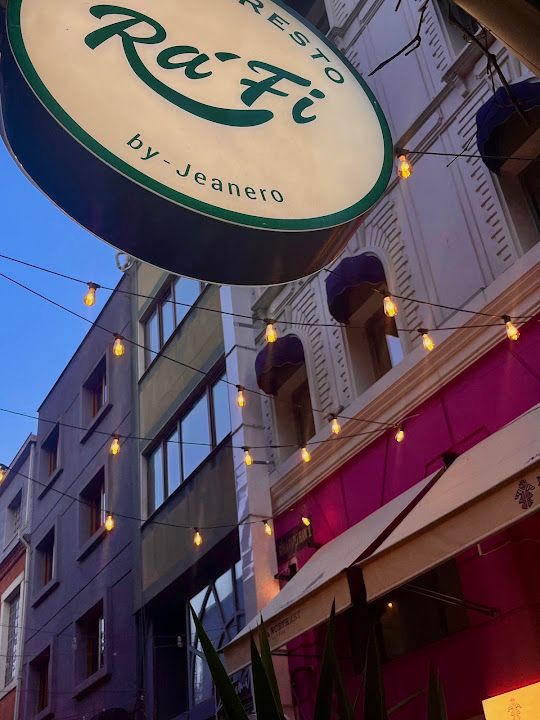 Rafi Karaköy / Breakfast, Coffee, Dessert & Asian Street Food