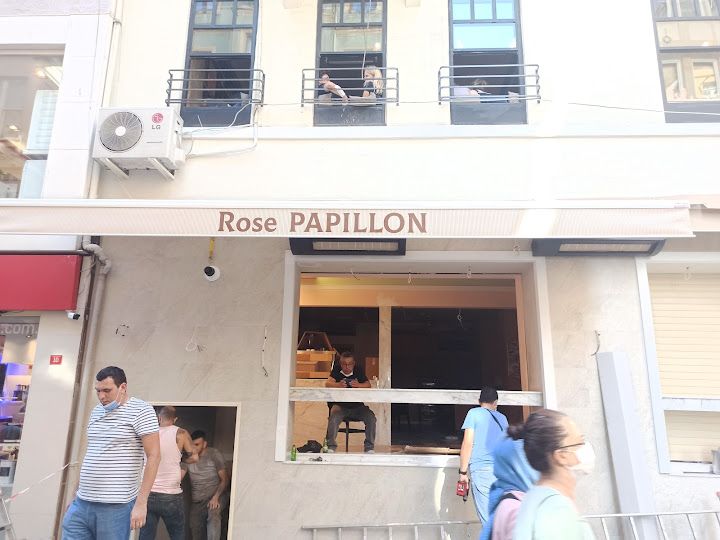 Rose papillon