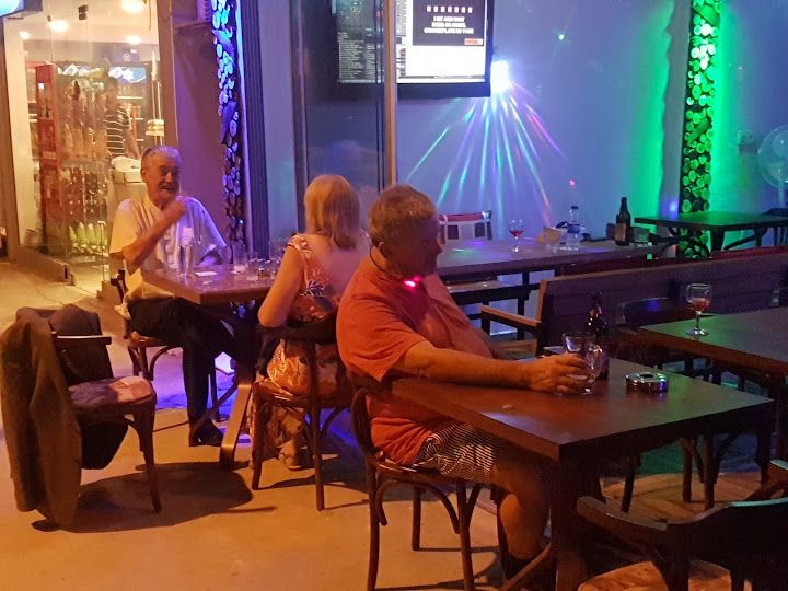 Happy Karaoke Pub