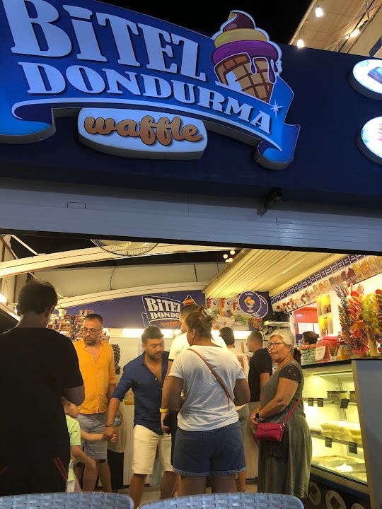 MARİNA BİTEZ DONDURMA
