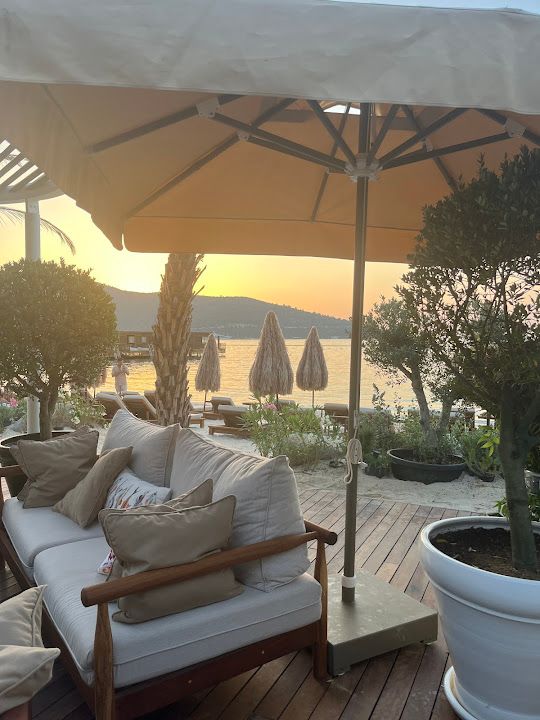 Pinsky Beach Lounge & Restaurant