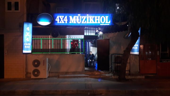 4x4 Cafe Bar