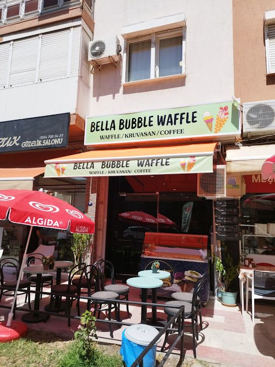 Bella bubble waffle