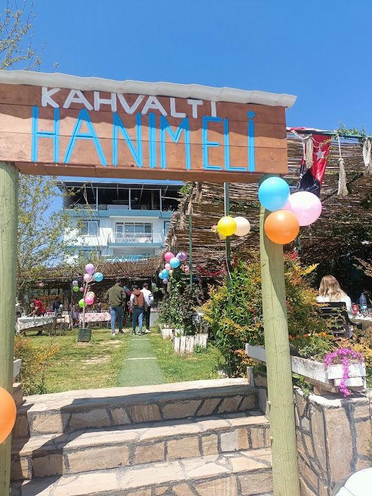 Hanım eli kahvaltı gözleme ve organizasyon