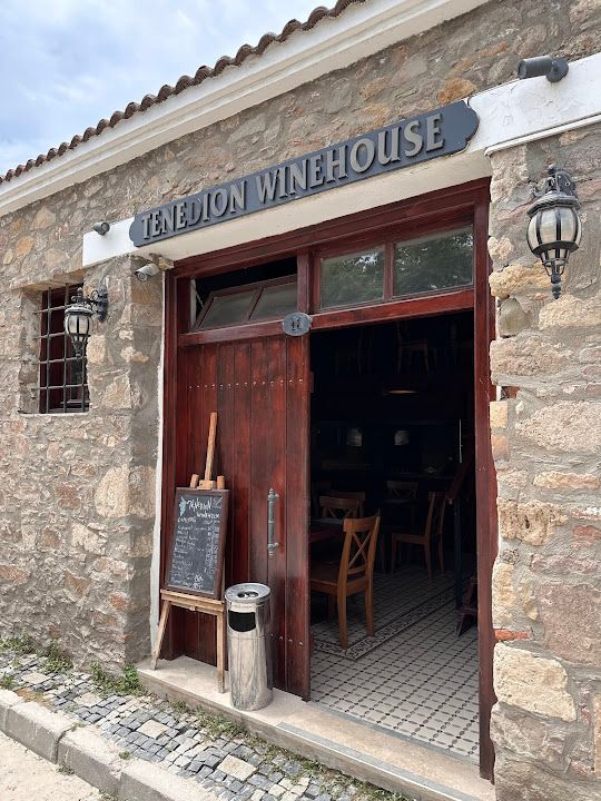 Tenedion Winehouse
