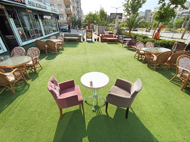 Chaplin Cafe Bistro