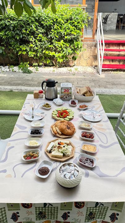 Kaynaklar Kahvaltı & Gözleme & Izgara & Mangal & Kendin Pişir Kendin Ye & Alkolsüz Restaurant
