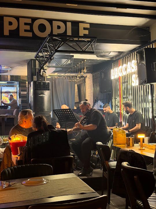 Luccas Cafe Bistro