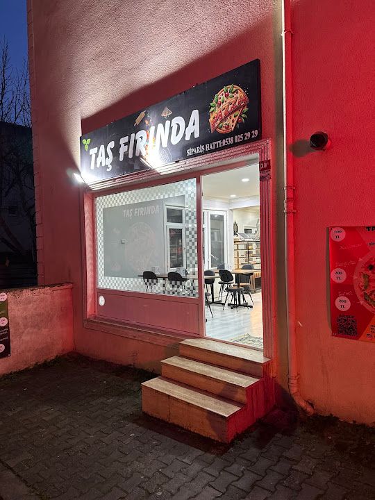 TAŞ FIRINDA PİZZA