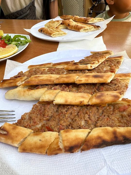 Akçamlar Pide Lahmacun & Çorba Salonu