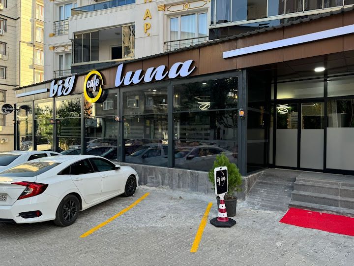 Big Luna Cafe