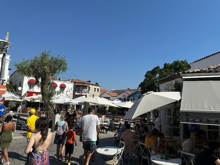 Alaçatı Meydan Kafe (çeştur)