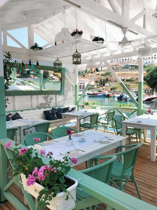 Breakfast & Cocktail Bar