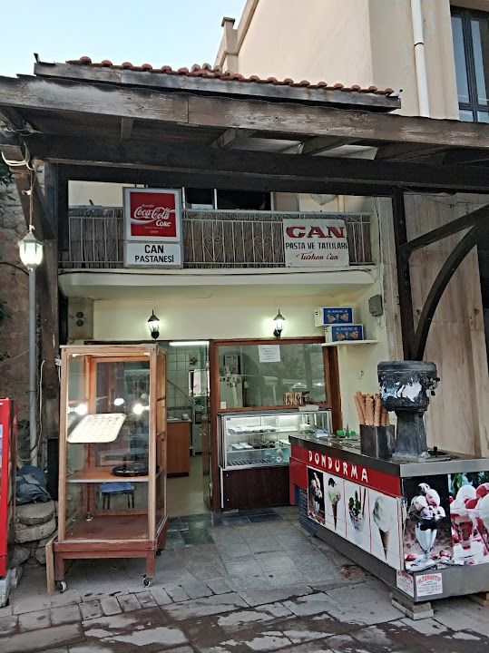 Can Pastanesi Dondurmaci Turan Usta