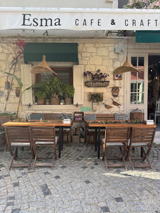 Esma Cafe & Craft