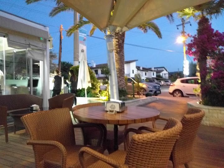 Reyhan Pastanesi Çeşme