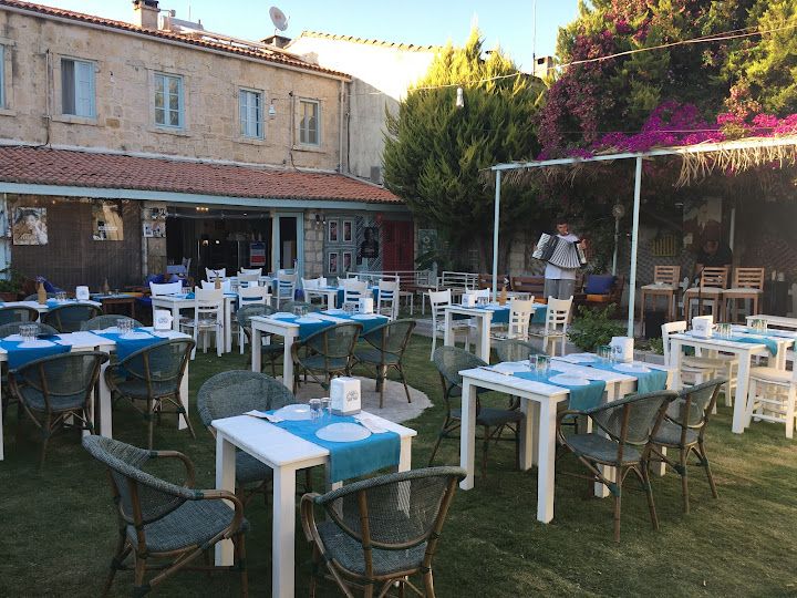 Saki alaçatı meyhane / otel