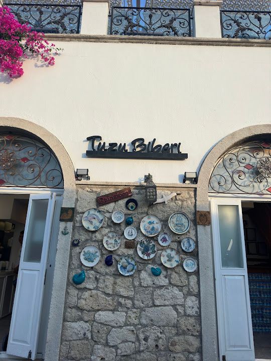 Tuzu biberi çeşme marina