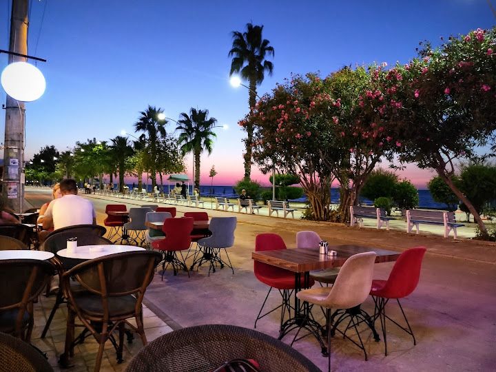 Usta Waffle Cafe Restaurant