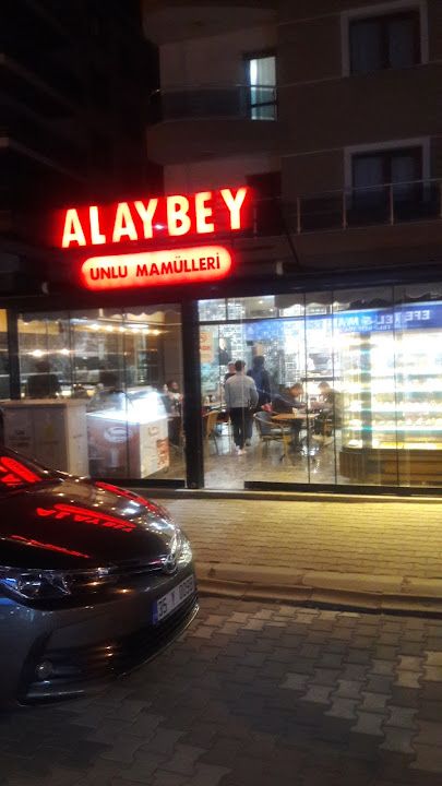Alaybey Cafe Unlu Mamüller