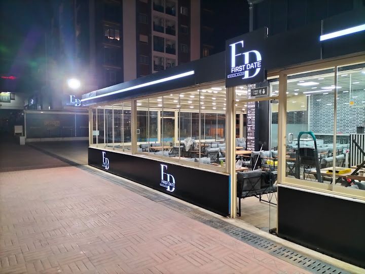 First date cafe