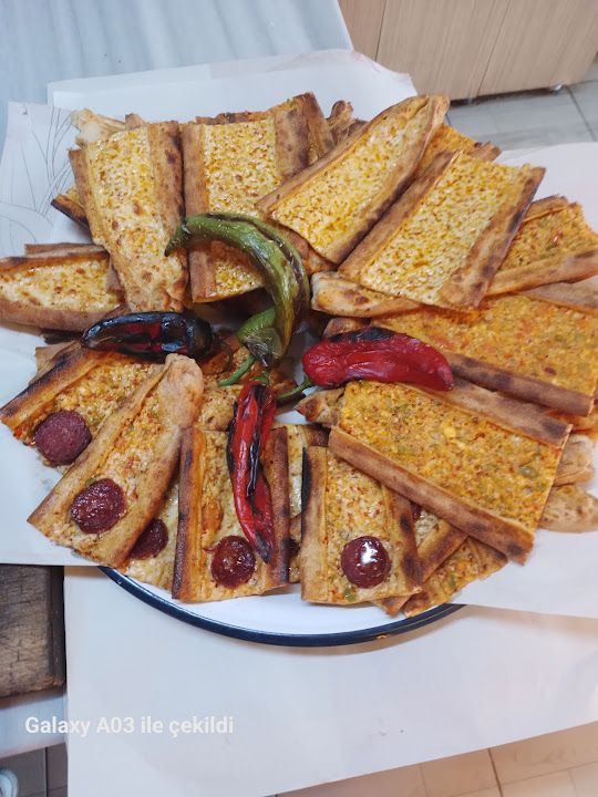 Emi̇rhan Etli̇ekmek & Pi̇de Salonu