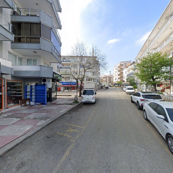 Bizim Köfteci - Nazmiye Teyze
