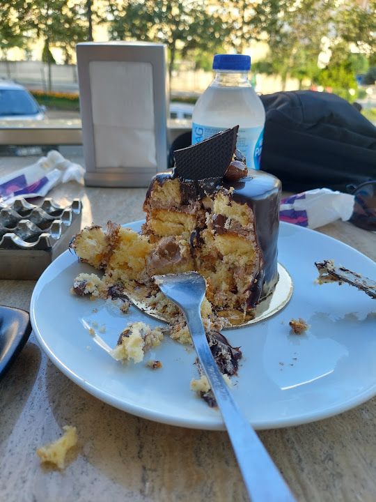 Lalezar Pastaneleri