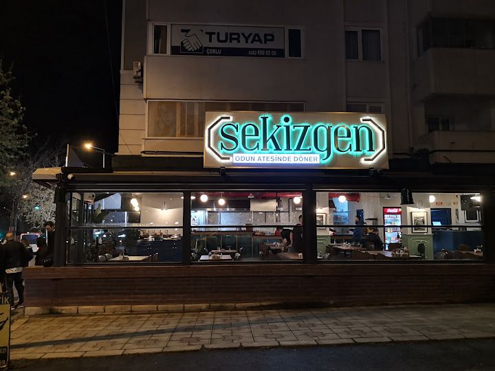 Sekizgen Odun Ateşinde Döner
