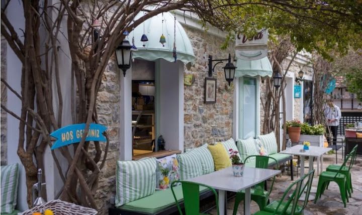 Vena Cafe & Bistro