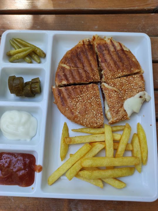 Gökkuşağı Aile Çay Bahçesi