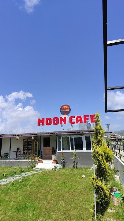 Moon cafe