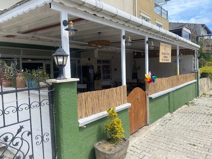 Anlamlı Şeyler Dükkanı (nitelikli Kahve Evi)