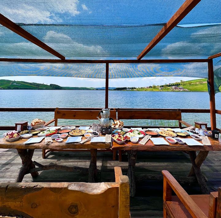 Gölet Cafe & Restaurant & Kamp Alanı