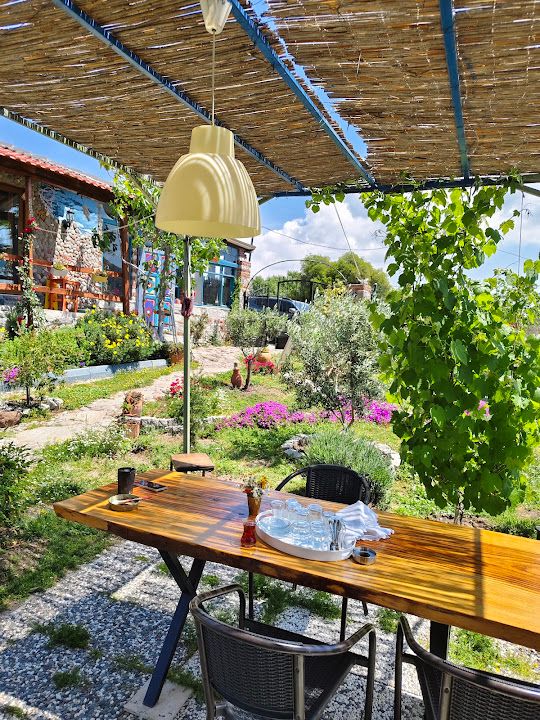 Lavantalı Bahçe Serpme Köy Kahvaltısı Katıralan Köyü /dikili /izmir/rezarvasyon