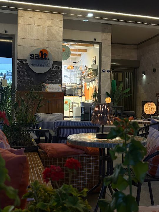 Salt coffee & kitchen