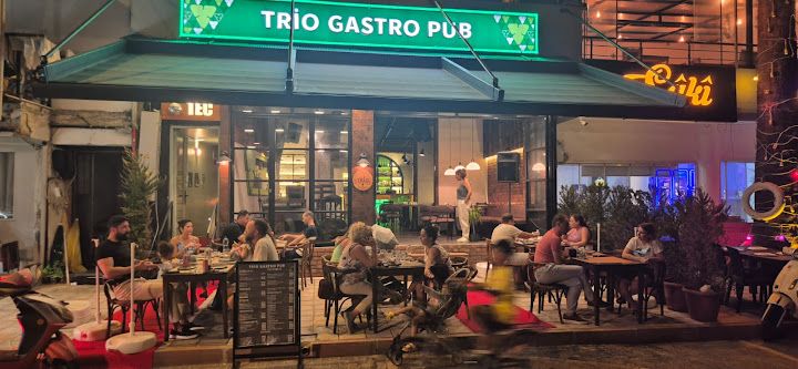 Trio gastro pub