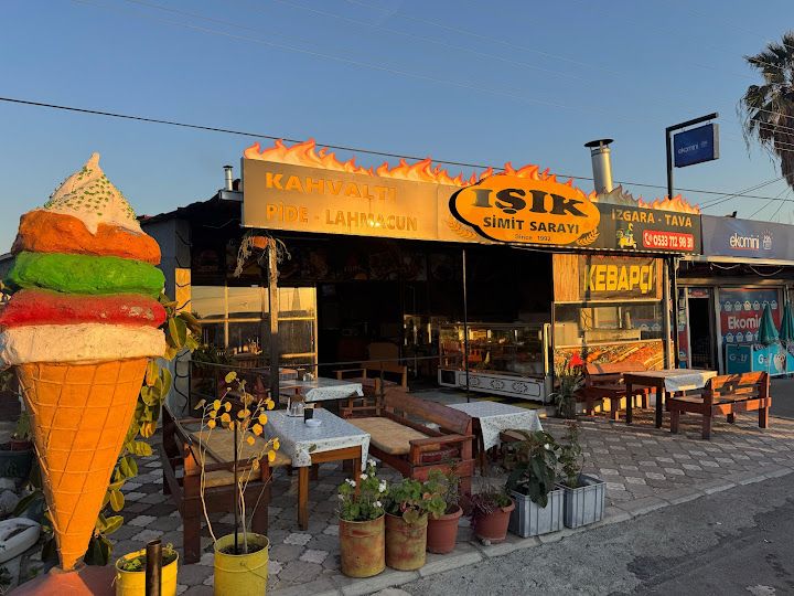 Işık Simit Sarayı Pide Lahmacun Ve Kebap Salonu