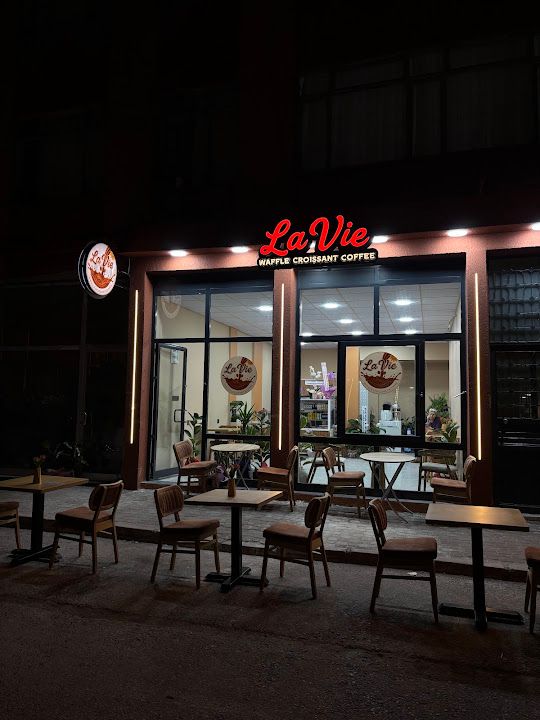 Lavie Waffe & Croissant &coffe