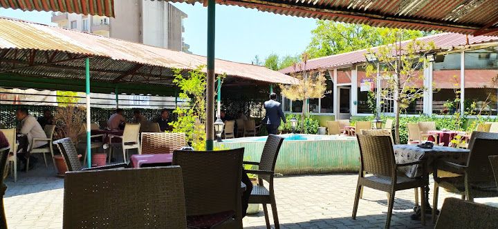 Emrah İle Selvi Çay Bahçesi
