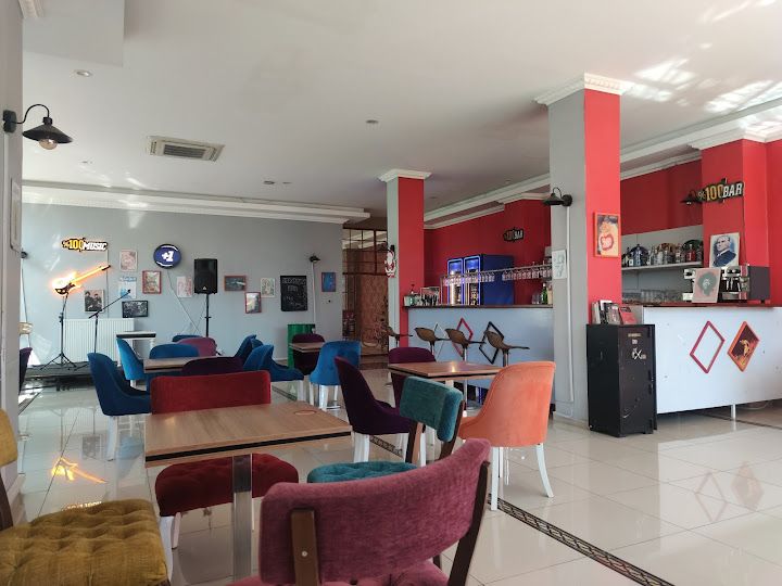 London Cafe Lounge Bar