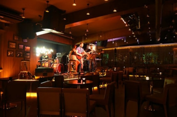 O Ağacın Altı Restoran Alkollü Eğlence Mekanı