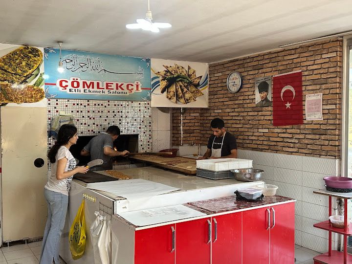 ÇÖMLEKÇİ ETLİEKMEK