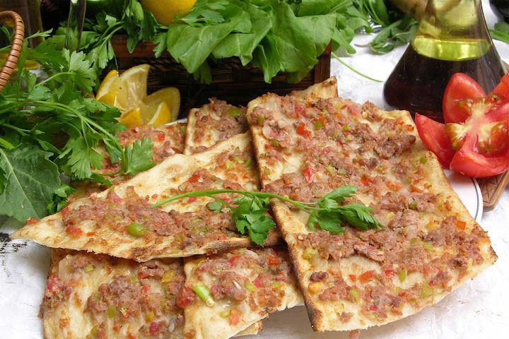 Hanımeli Etli Ekmek