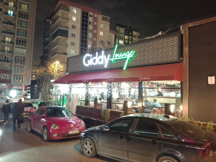 Giddy Lounge